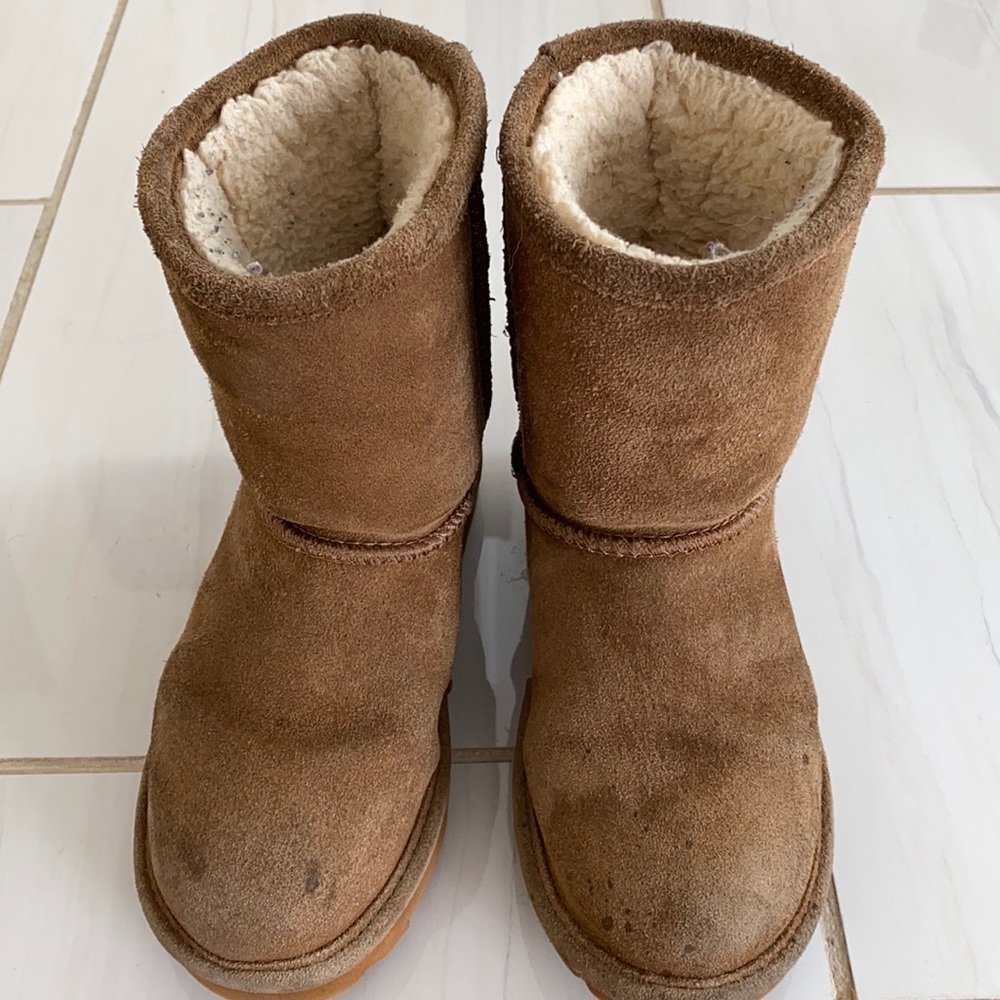 Used girls Bearpaw boots